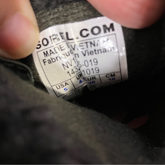 Sorel kids boots winter boots size 5 - Picture 5 of 8